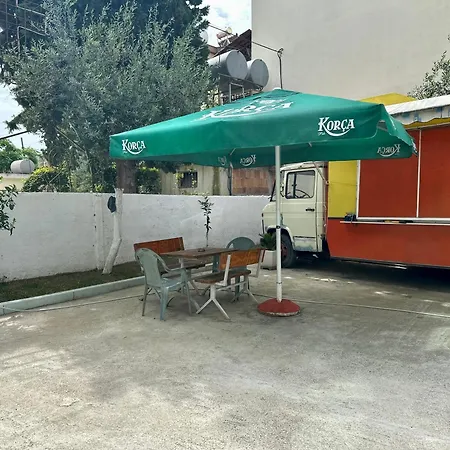 Queen-v Hostal